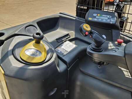 Reach Trucks 2012  Yale NDR035EA (13)