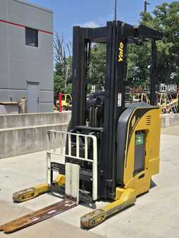 Reach Trucks 2012  Yale NDR035EA (3)