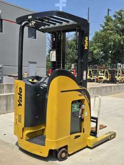 Reach Trucks 2012  Yale NDR035EA (5)