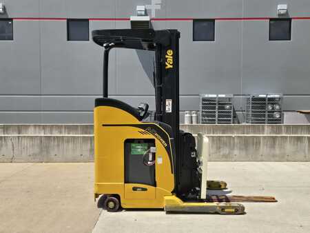 Reach Trucks 2012  Yale NDR035EA (6)