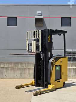 Reach Trucks 2012  Yale NDR035EA (7)