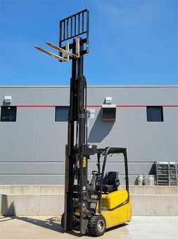 Diesel Forklifts 2017  Yale ERP040VT (8)