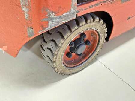 Carretilla elevadora diésel 2021  Linde E25C (13)
