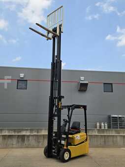 Carretilla elevadora diésel 2019  Yale ERP030VT (8)