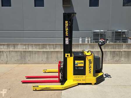 Pallet Stackers 2017  Hyster W40ZA (1)
