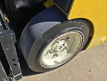 Reach Trucks 2019  Yale ESC040AD (10)