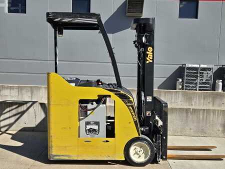 Reach Trucks 2019  Yale ESC040AD (6)