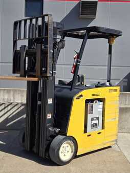 Reach Trucks 2019  Yale ESC040AD (7)