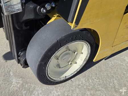 Carretilla retráctil 2019  Yale ESC030AD (9)