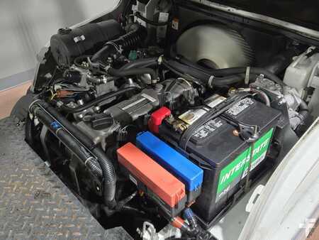 Propane Forklifts 2015  Unicarriers CF60 (9)