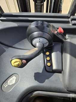 Carretilla retráctil 2019  Yale ESC030AD (12)