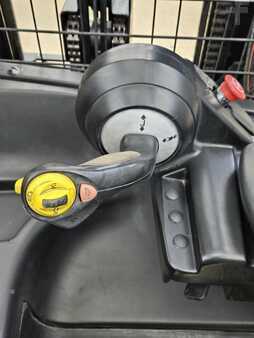 Reach Trucks 2021  Yale NR045EB (13)