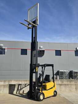 Montacargas diésel 2019  Yale ERP030VF (8)