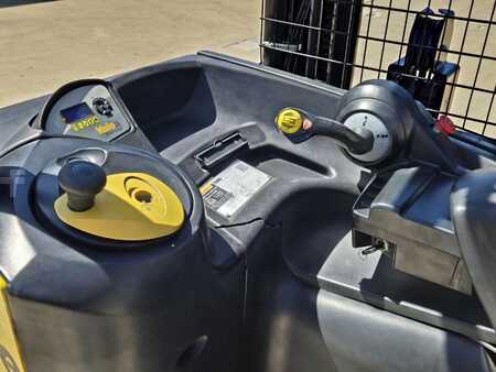 Reach Trucks 2021  Yale NR045EB (12)