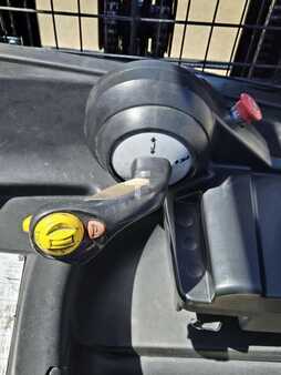 Reach Trucks 2021  Yale NR045EB (13)