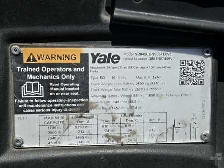 Reach Trucks 2021  Yale NR045EB (14)