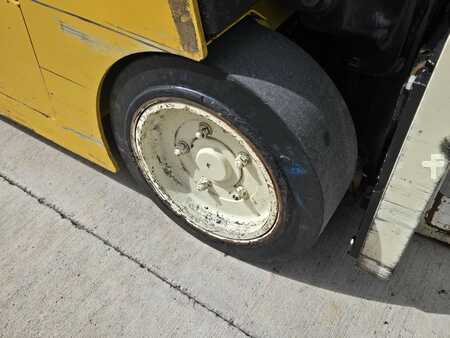 Reach Trucks 2017  Yale ESC040AD (10)