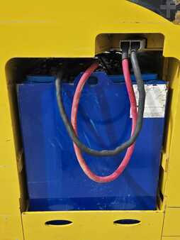 Reach Trucks 2017  Yale ESC040AD (12)