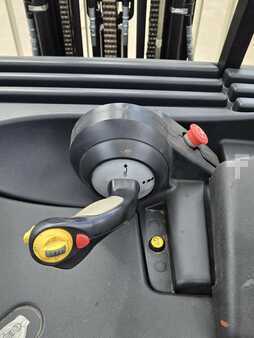 Reach Trucks 2017  Yale ESC040AD (14)