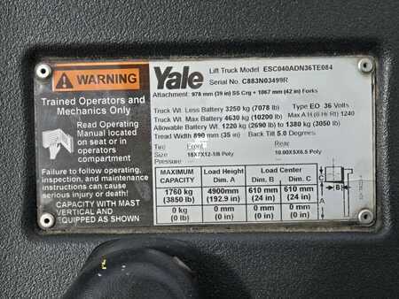 Reach Trucks 2017  Yale ESC040AD (15)