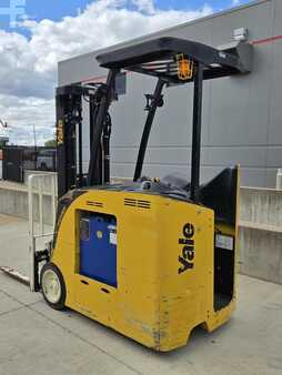 Reach Trucks 2017  Yale ESC040AD (2)