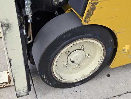 Reach Trucks 2017  Yale ESC040AD (9)