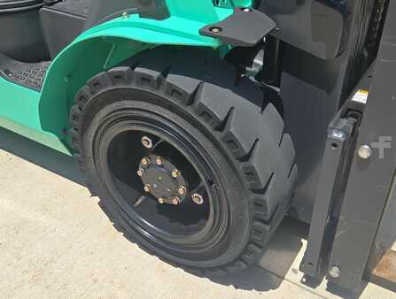 Propane Forklifts 2020  Mitsubishi FG30N (10)