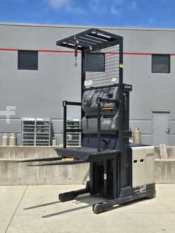 Vertical order pickers 2008  Crown SP3505-30 (9)