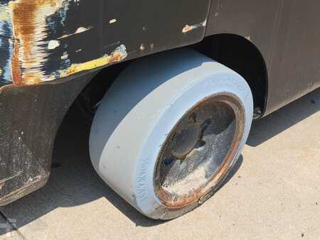 Propane Forklifts 2018  Hyster S70FT (8)