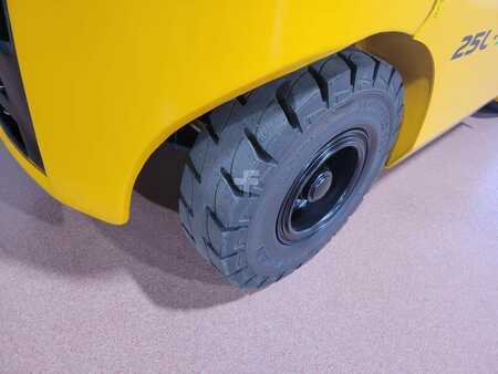 Montacargas GLP 2016  Hyundai 25L-9A (12)