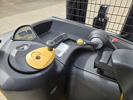 Reach Trucks 2020  Yale NR045EB (12)