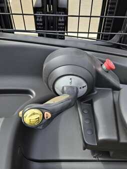 Reach Trucks 2020  Yale NR045EB (13)