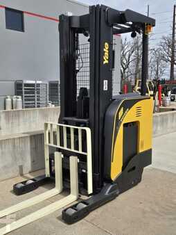 Reach Trucks 2020  Yale NR045EB (3)