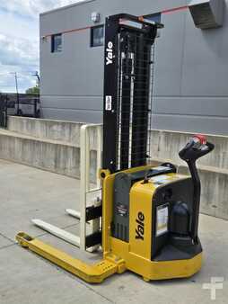 Pallet Stackers 2016  Yale MSW025LF (2)