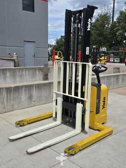 Pallet Stackers 2016  Yale MSW025LF (3)