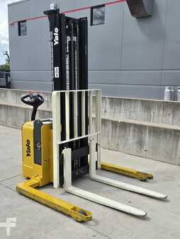 Pallet Stackers 2016  Yale MSW025LF (4)