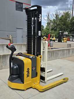 Pallet Stackers 2016  Yale MSW025LF (5)