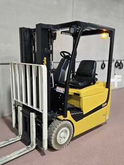 Montacargas diésel 2015  Yale ERP025VC (3)