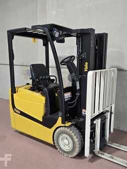 Montacargas diésel 2015  Yale ERP025VC (4)