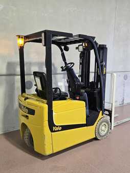 Montacargas diésel 2015  Yale ERP025VC (5)