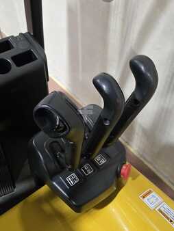 Montacargas diésel 2016  Yale ERP025VC (12)