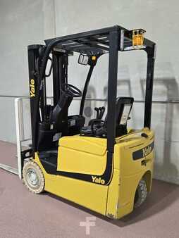 Montacargas diésel 2016  Yale ERP025VC (2)