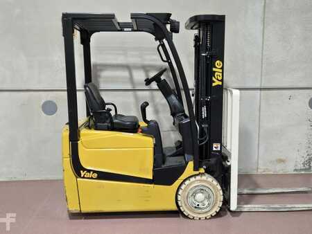 Montacargas diésel 2016  Yale ERP025VC (6)