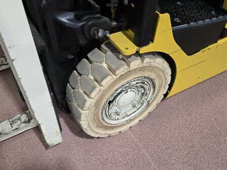 Montacargas diésel 2016  Yale ERP025VC (9)