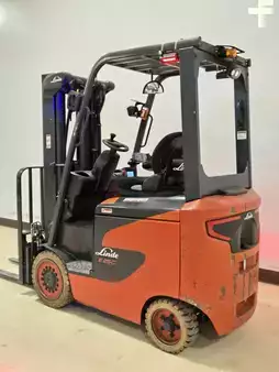 Montacargas Eléctrico (4 ruedas) 2021  Linde E25C (2)