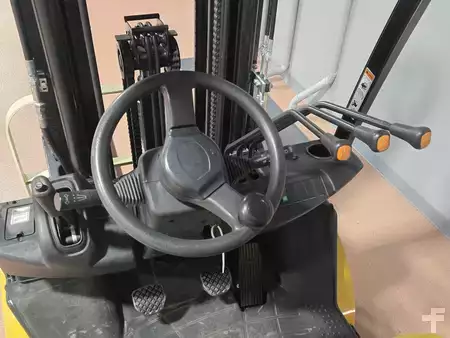 Propane Forklifts 2023  Yale GLP050UX (15)