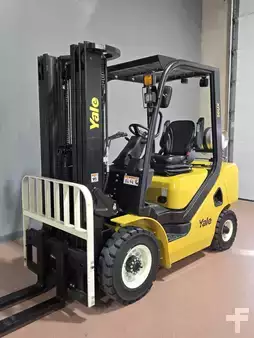 Propane Forklifts 2023  Yale GLP050UX (3)