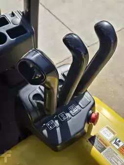 Montacargas de Pasillo Angosto 2019  Yale ERP030VFN36TE082 (10)
