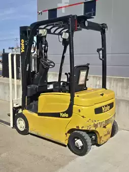 Montacargas de Pasillo Angosto 2019  Yale ERP030VFN36TE082 (2)