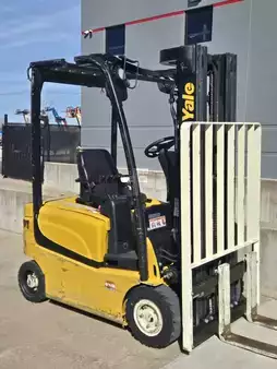 Montacargas de Pasillo Angosto 2019  Yale ERP030VFN36TE082 (4)